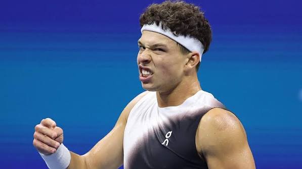 Ben Shelton celebrates after defeating Carlos Alcaraz in the US Open 2026 quarterfinal