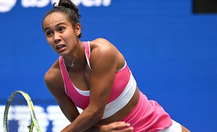 Leylah Fernandez celebrates reaching the Singapore Open 2026 final after defeating Maja Chwalinska